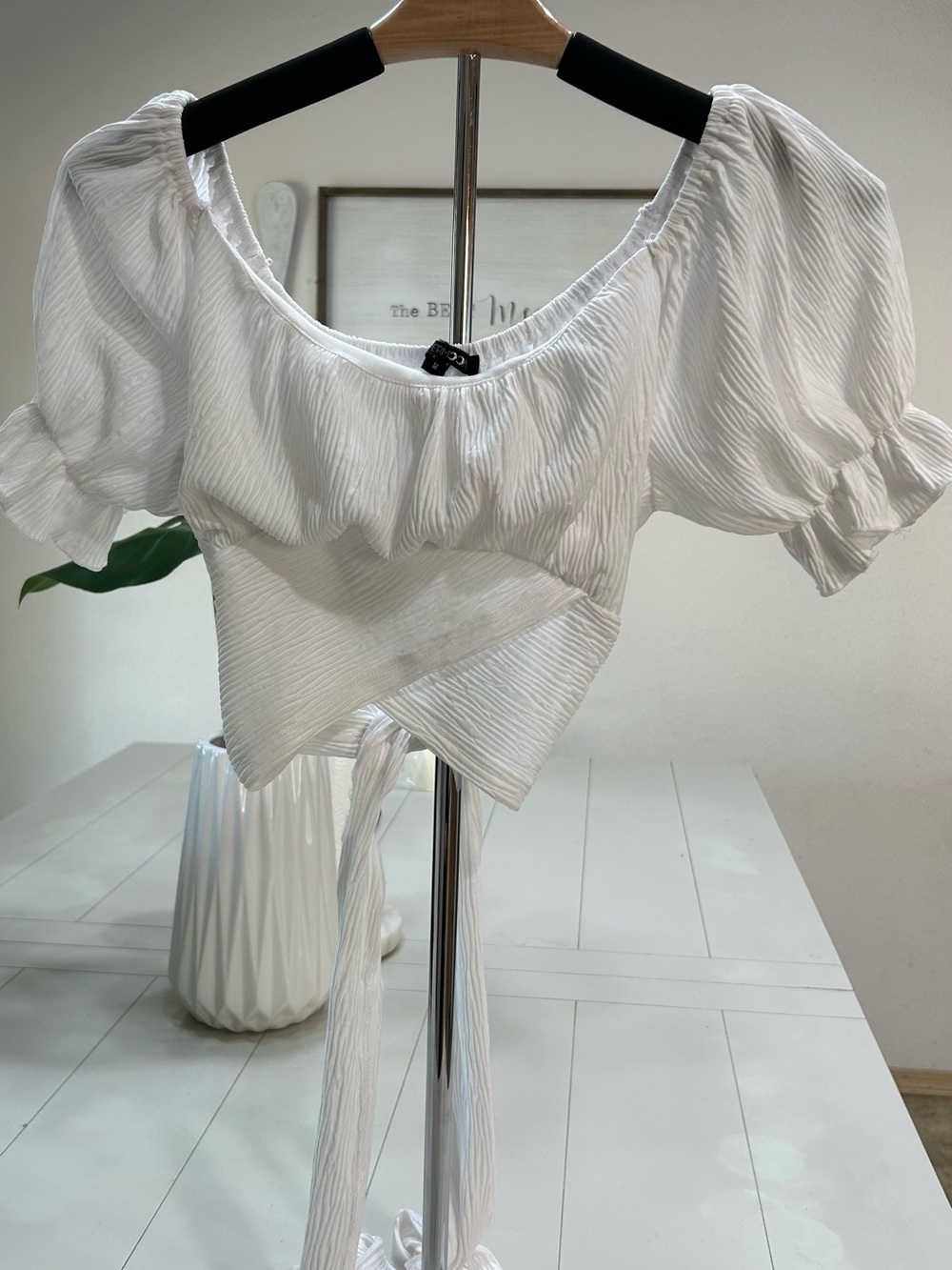 White Puff-Sleeve Tie-Front Crop Top - Women